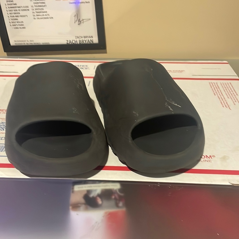 Yeezy Slides “Granite”